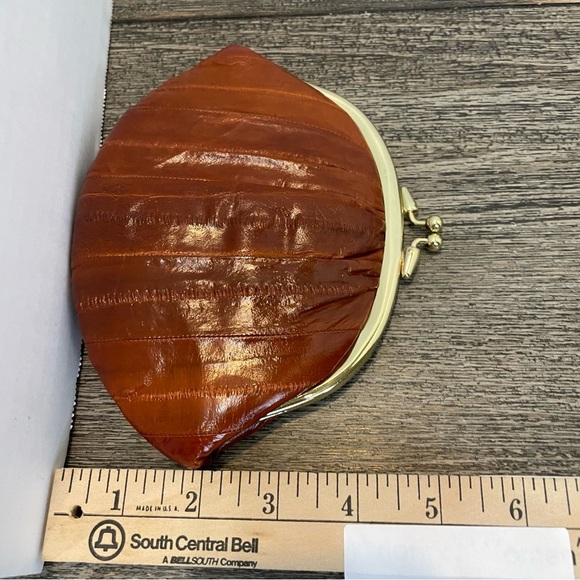 Vintage Leather Clutch with Crescent Shape. Double coin purse. Eel skin. Used. - Picture 6 of 7